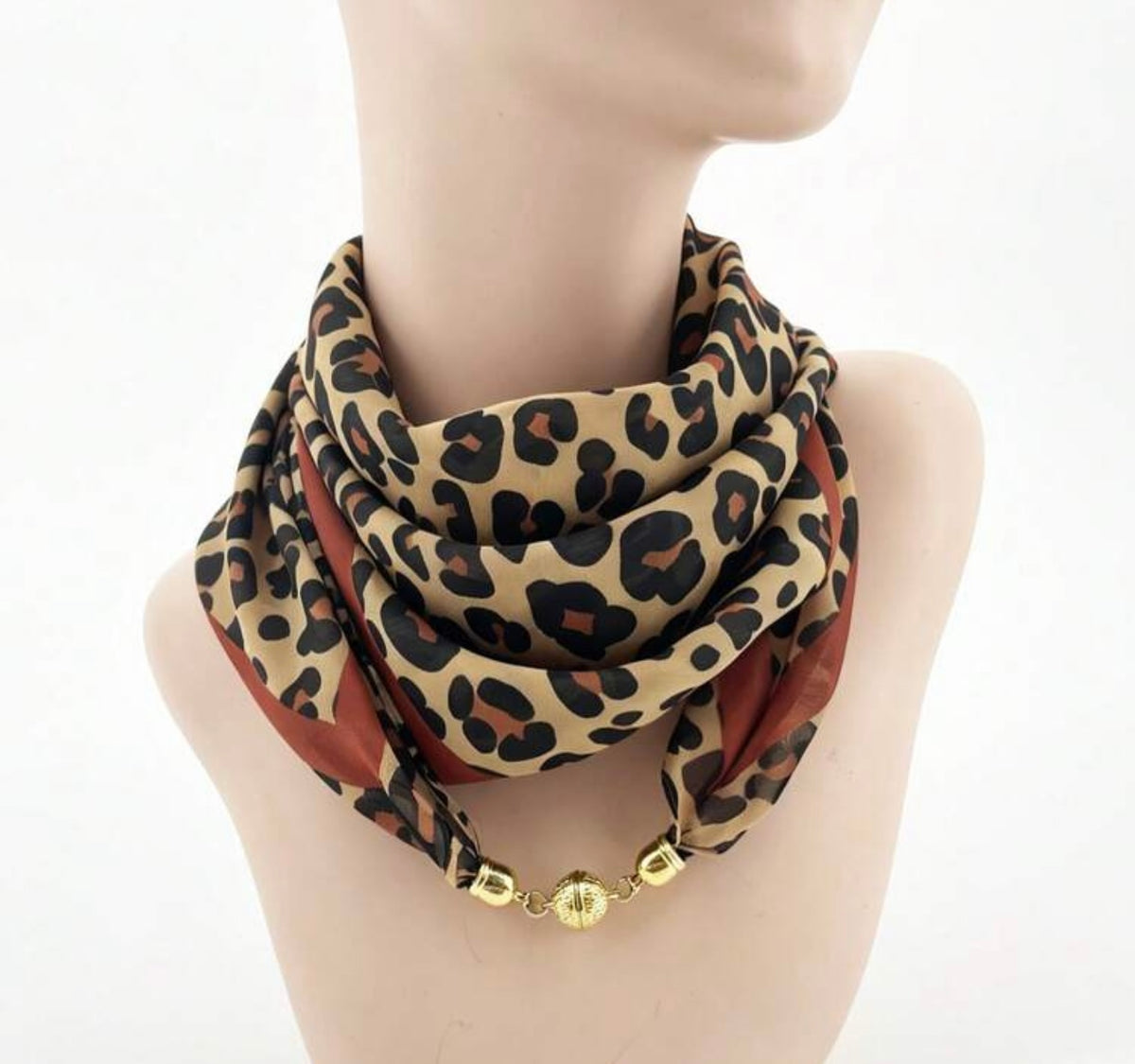 Foulard triangle motif léopard à clip magnétique