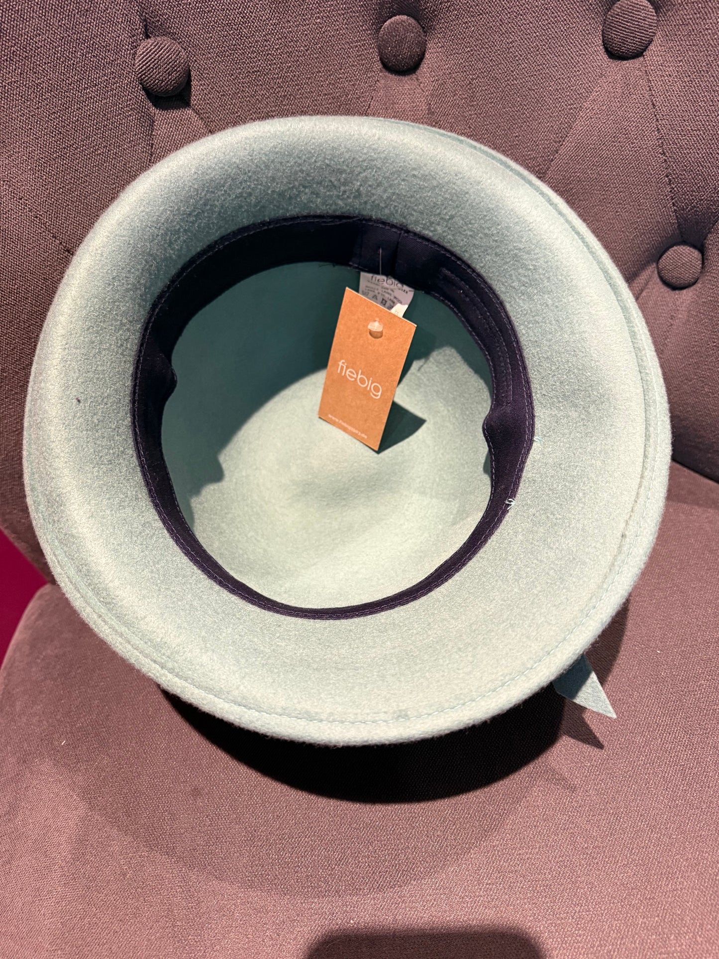 Chapeau cloche asymétrique