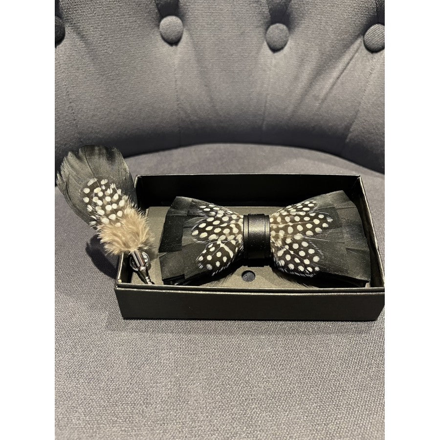 Coffret Noeud Papillon en Plume + broche