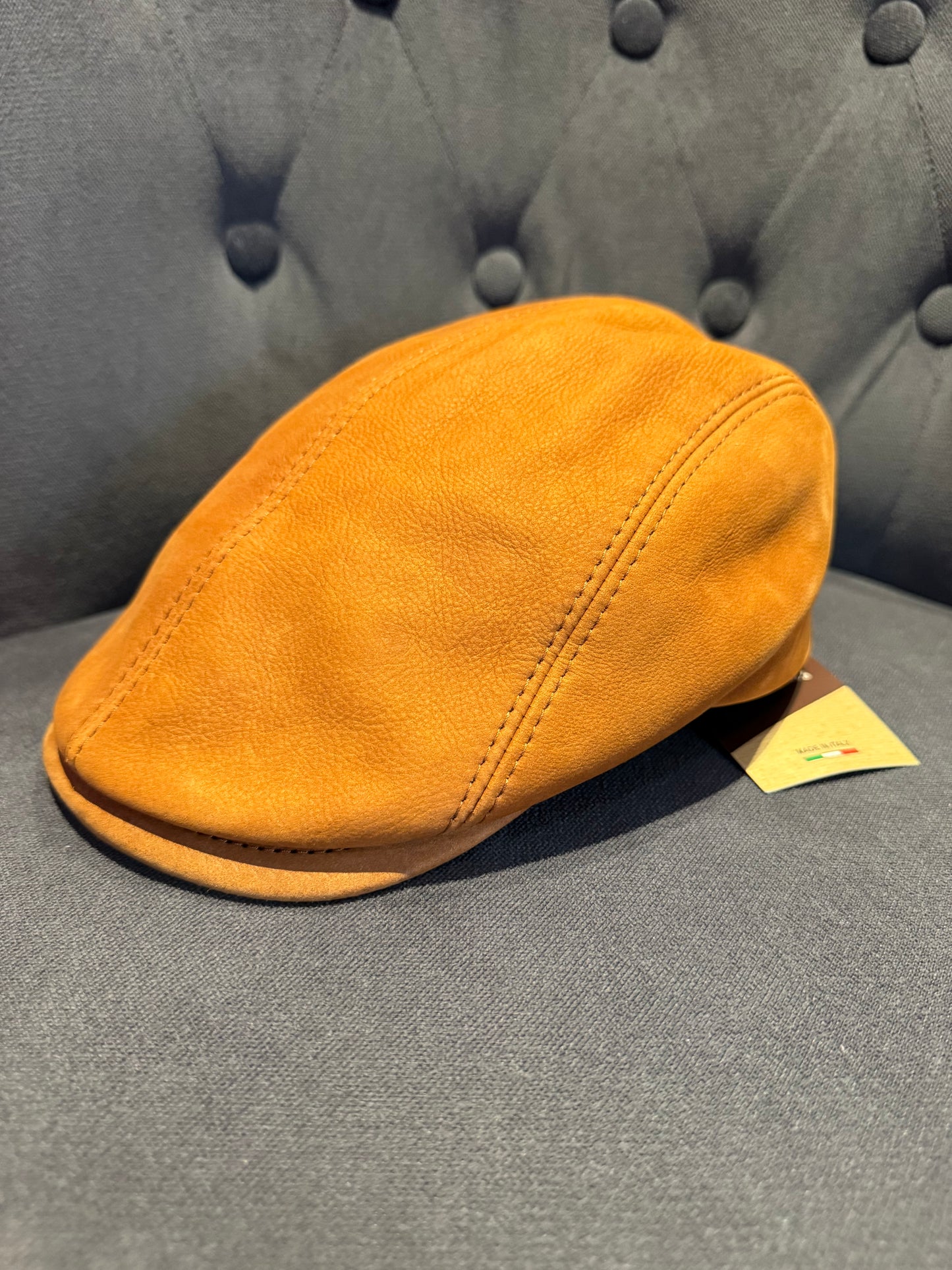 Casquette plate en cuir